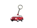 Brelok w kśtałcie czerwonego modelu samochodu FSO Polonez Caro Plus, ujęcie od tyłu