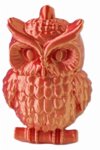 Czerwono-złota figurka sowy 3D z dużymi oczami i detalicznym wzorem piór, stojąca na podstawie