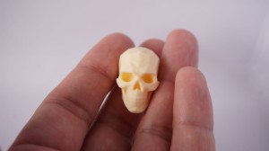 Miniaturowa czaszka (low-poly)